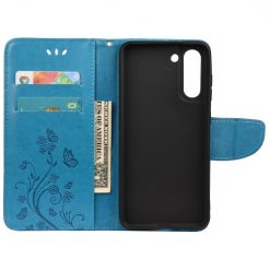 Lacné Kryty | Peňaženkové puzdro Embossing Pattern Motýľ a kvet modré – Samsung Galaxy S21 FE | Lacné Kryty