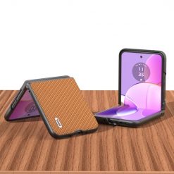 Kryt Abeel Carbon Fiber hnedý – Motorola Razr 40 | Lacné Kryty Lacné Kryty | Kryt Abeel Carbon Fiber hnedý – Motorola Razr 40 | Lacné Kryty