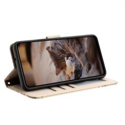 Lacné Kryty | Peňaženkové puzdro Embossing Pattern Mačky béžové – Apple iPhone 15 Plus | Lacné Kryty