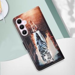 Knižkové puzdro Trendy Cross case Mačka a tiger – Samsung Galaxy A55 5G | Lacné Kryty Lacné Kryty | Knižkové puzdro Trendy Cross case Mačka a tiger – Samsung Galaxy A55 5G | Lacné Kryty