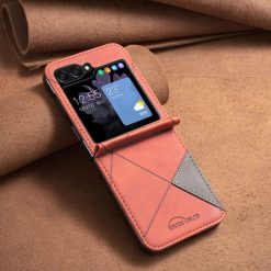 Kryt Rhombus hnedý – Samsung Galaxy Z Flip 6 / Z Flip 7 FE | Lacné Kryty Lacné Kryty | Kryt Rhombus hnedý – Samsung Galaxy Z Flip 6 / Z Flip 7 FE | Lacné Kryty