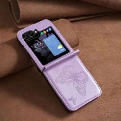 Lacné Kryty | Puzdro Embossing Pattern Motýľ fialové – Samsung Galaxy Z Flip 6 / Z Flip 7 FE | Lacné Kryty