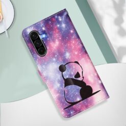 Lacné Kryty | Knižkové puzdro Trendy Cross case Baby panda – Samsung Galaxy A56 | Lacné Kryty