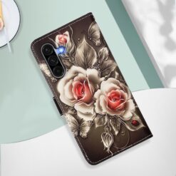 Knižkové puzdro Trendy Cross case Ruže na čiernom – Samsung Galaxy A56 | Lacné Kryty Lacné Kryty | Knižkové puzdro Trendy Cross case Ruže na čiernom – Samsung Galaxy A56 | Lacné Kryty