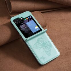 Lacné Kryty | Puzdro Embossing Pattern Motýľ zelené – Samsung Galaxy Z Flip 5 | Lacné Kryty