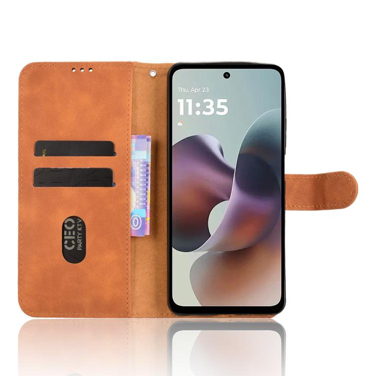 Peňaženkové puzdro Solid hnedé – Motorola Moto G56 5G | Lacné Kryty Lacné Kryty | Peňaženkové puzdro Solid hnedé – Motorola Moto G56 5G | Lacné Kryty