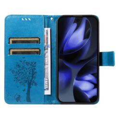 Lacné Kryty | Peňaženkové puzdro Embossing Pattern Strom a mačka modré – Google Pixel 10 / Pixel 10 Pro | Lacné Kryty