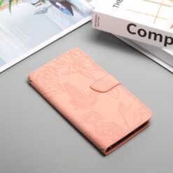 Lacné Kryty | Peňaženkové puzdro Embossing Pattern Motýľ a ruže ružové – T Phone 3 | Lacné Kryty