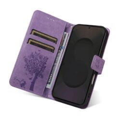Peňaženkové puzdro Embossing Pattern Strom a mačka fialové – Samsung Galaxy S25 FE | Lacné Kryty Lacné Kryty | Peňaženkové puzdro Embossing Pattern Strom a mačka fialové – Samsung Galaxy S25 FE | Lacné Kryty
